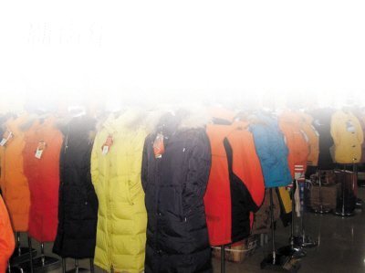 羽絨制品濫“羽”充數(shù)貓膩不少 巨大差價讓人暈-大連你好-大連新青年網(wǎng)